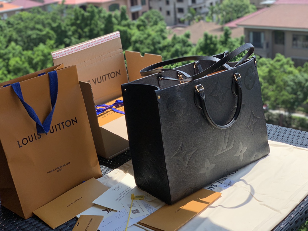 非市场普通货 进口皮料半钢五金 m44925大号尺寸41×34×19cm 新款纯黑色这款从推出到现在都很