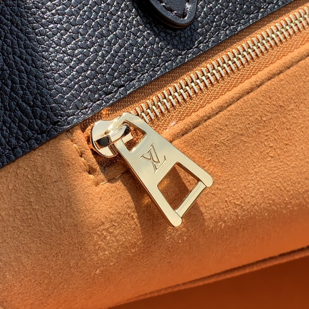 非市场普通货 进口皮料半钢五金 m44925大号尺寸41×34×19cm 新款纯黑色这款从推出到现在都很