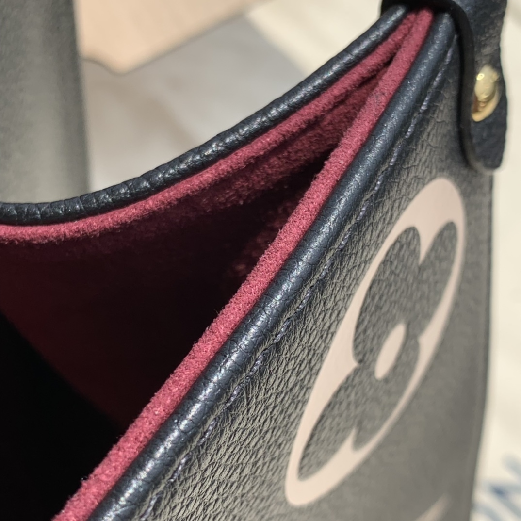 非市场普通货 进口皮料半钢五金 m45495中号尺寸35×27×14cm 新款拼色，最新款onthego