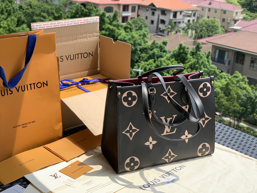 🌼 m45495中号尺寸35×27×14cm 新款拼色，最新款onthego来了，含金量高！原厂出品！这