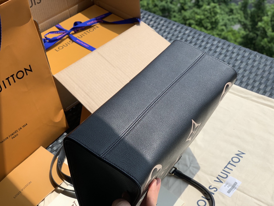 非市场普通货 进口皮料半钢五金 m45495中号尺寸35×27×14cm 新款拼色，最新款onthego