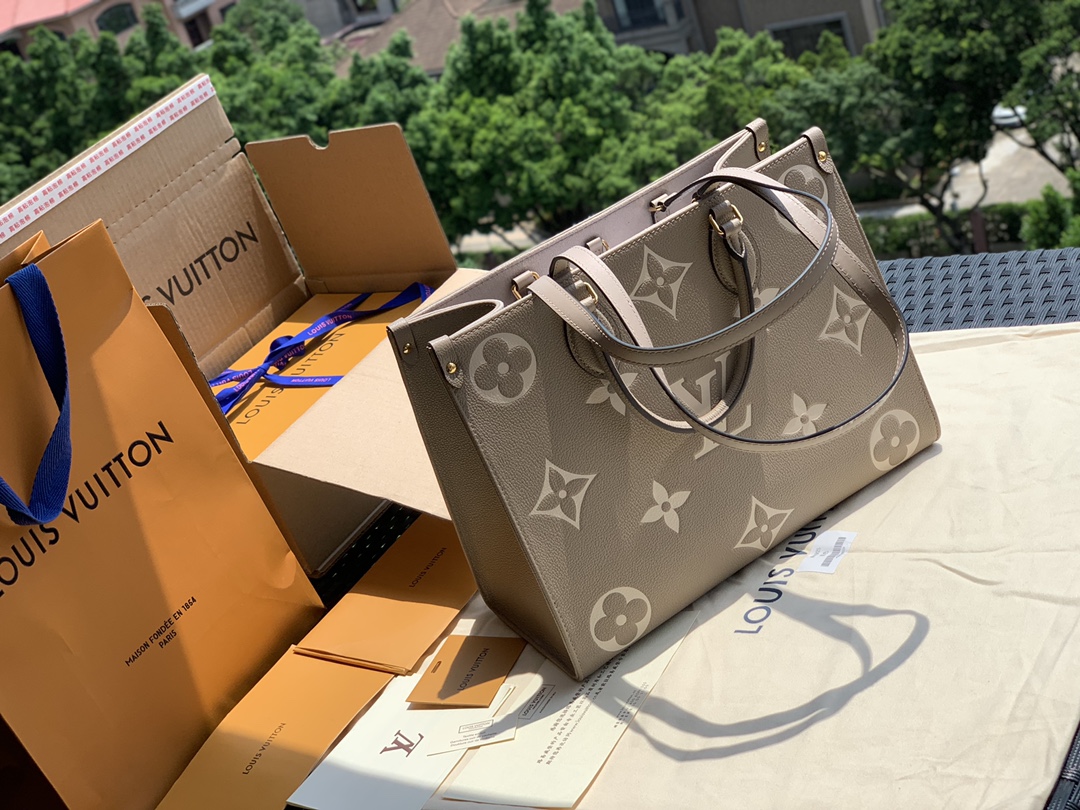 🌼 m45494中号尺寸35×27×14cm 新款的大象灰具体多百搭大家直接看图吧！这款刚出来的时候真的