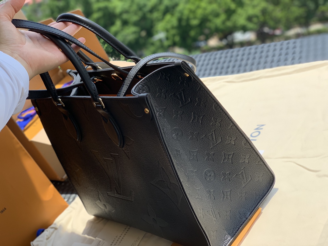 非市场普通货 进口皮料半钢五金 m45595中号尺寸35×27×14cm 比起大号的尺寸 ，这款中号会显