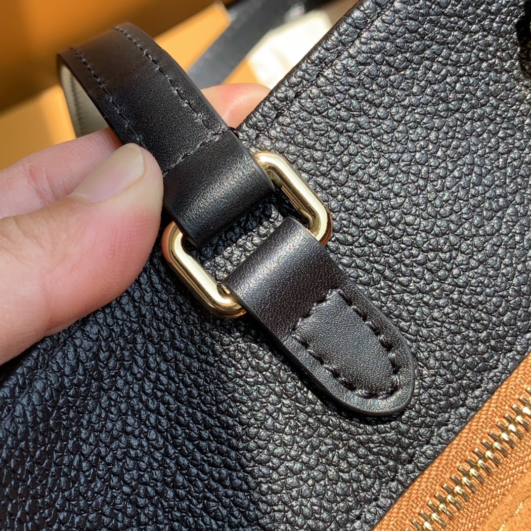 非市场普通货 进口皮料半钢五金 m45595中号尺寸35×27×14cm 比起大号的尺寸 ，这款中号会显