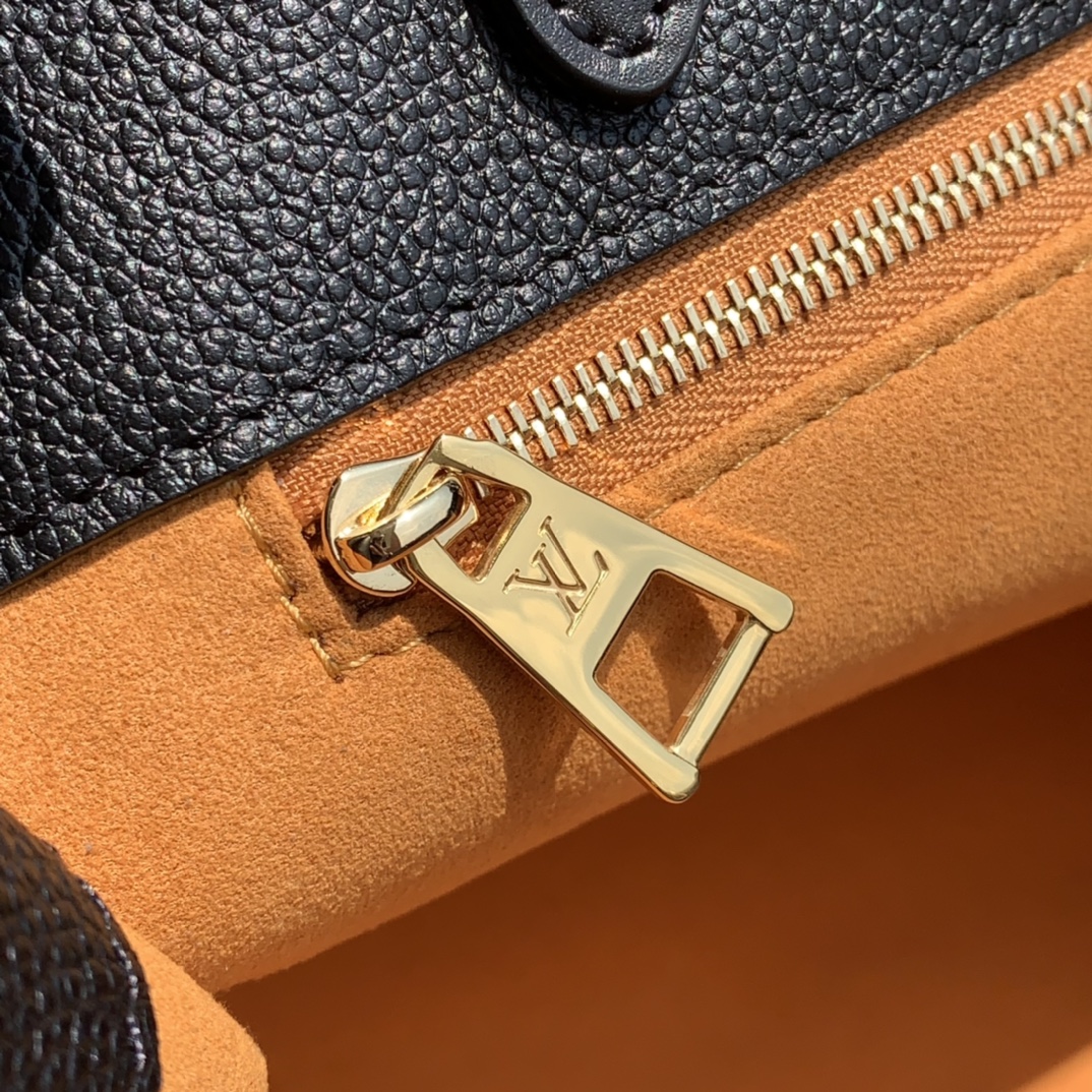 非市场普通货 进口皮料半钢五金 m45595中号尺寸35×27×14cm 比起大号的尺寸 ，这款中号会显