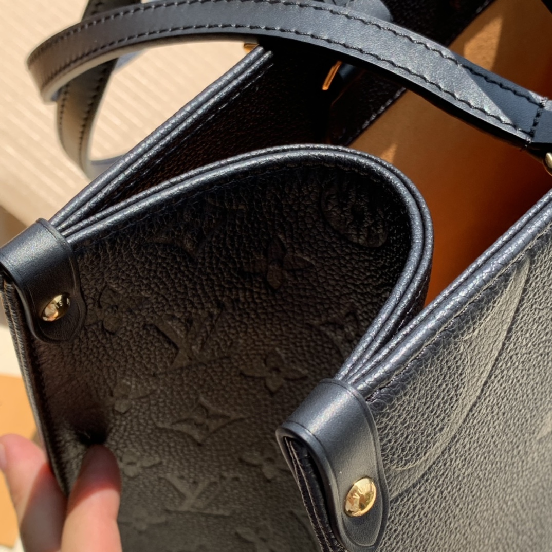 非市场普通货 进口皮料半钢五金 m45595中号尺寸35×27×14cm 比起大号的尺寸 ，这款中号会显