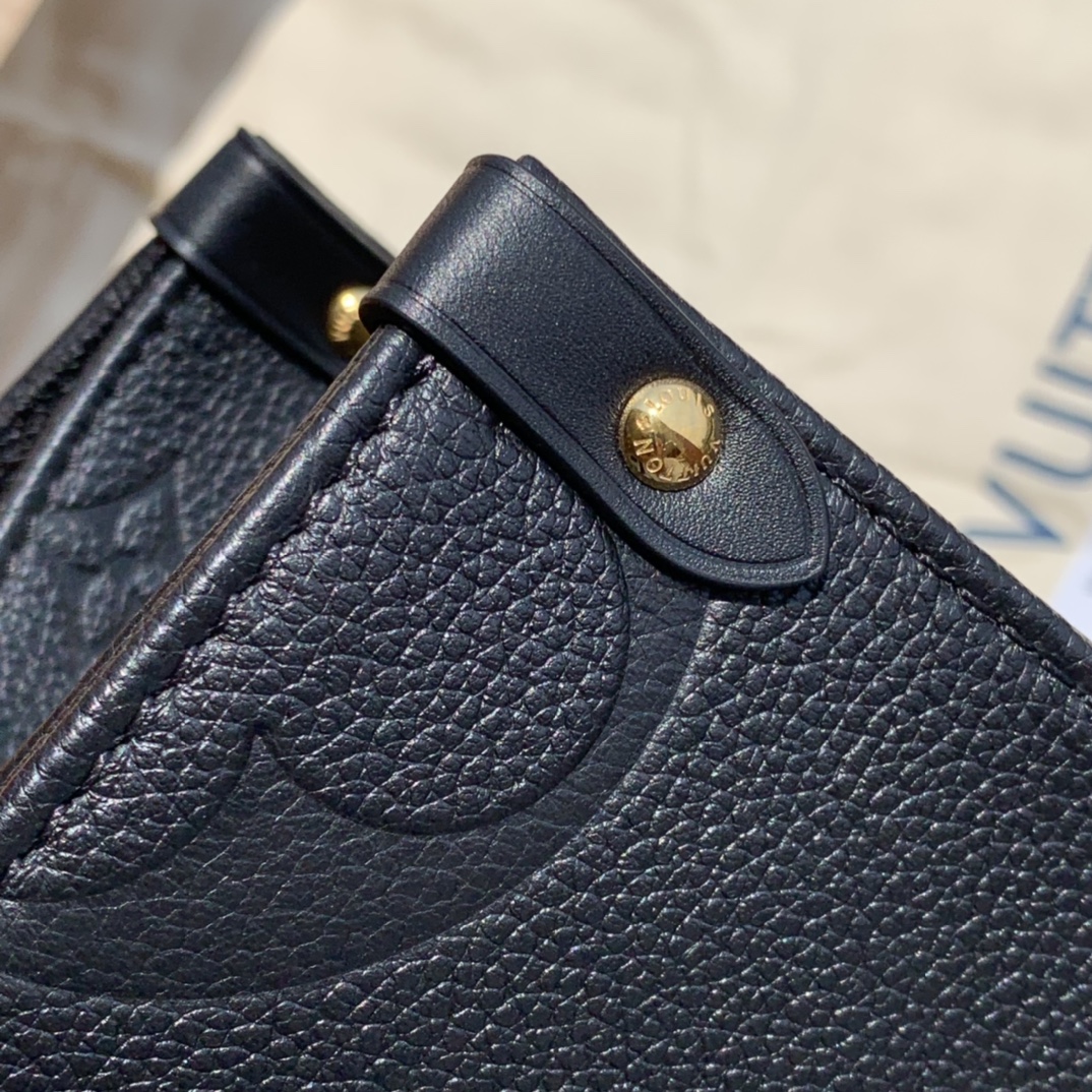 非市场普通货 进口皮料半钢五金 m45595中号尺寸35×27×14cm 比起大号的尺寸 ，这款中号会显