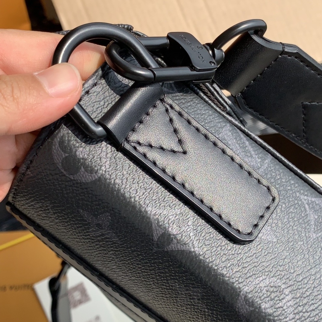 非市场普通货 进口皮料半钢五金 m45727尺寸24 x 18x 5.5 cm 实用男包推荐——L*V2