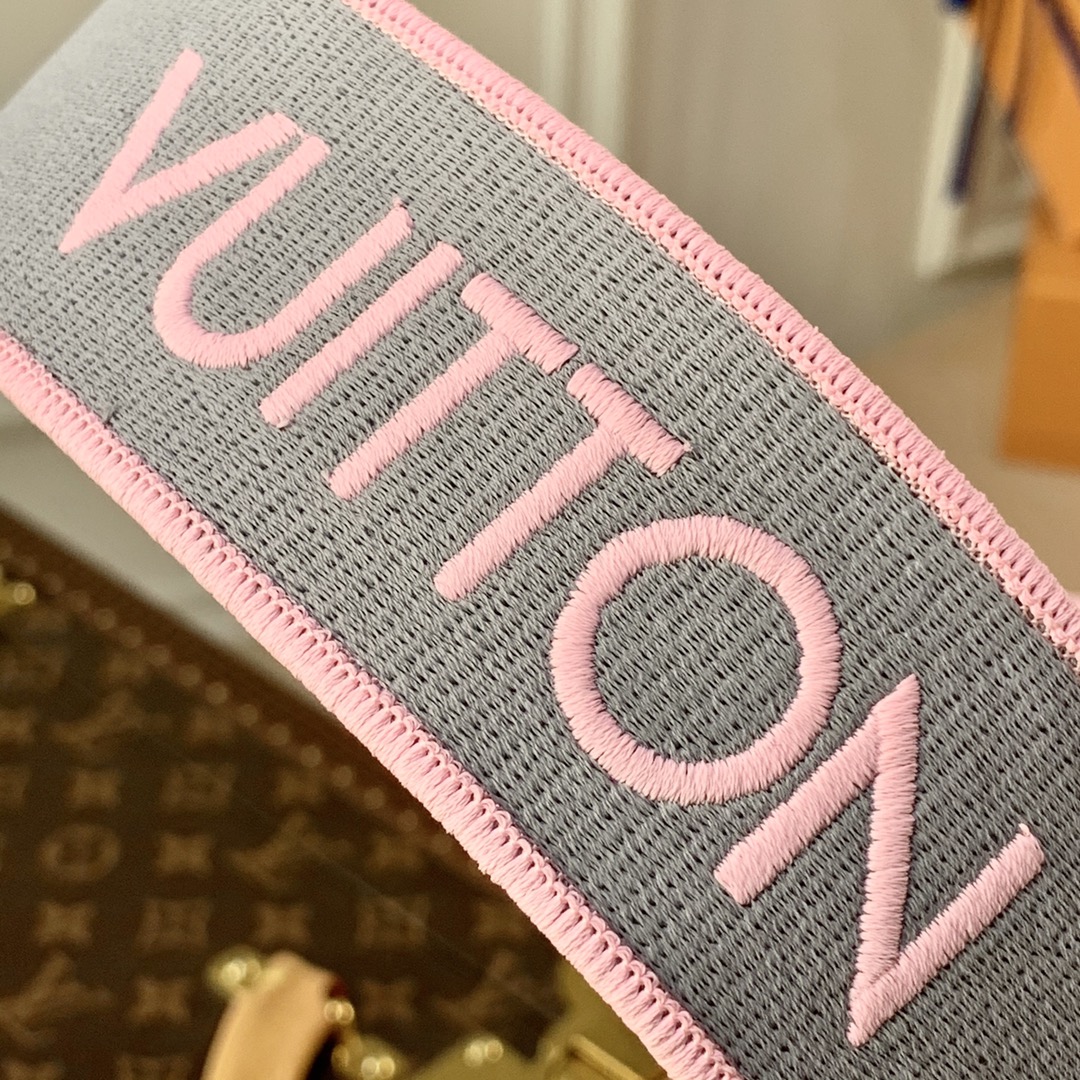 Louis Vuitton LV Twist MM bag M58606