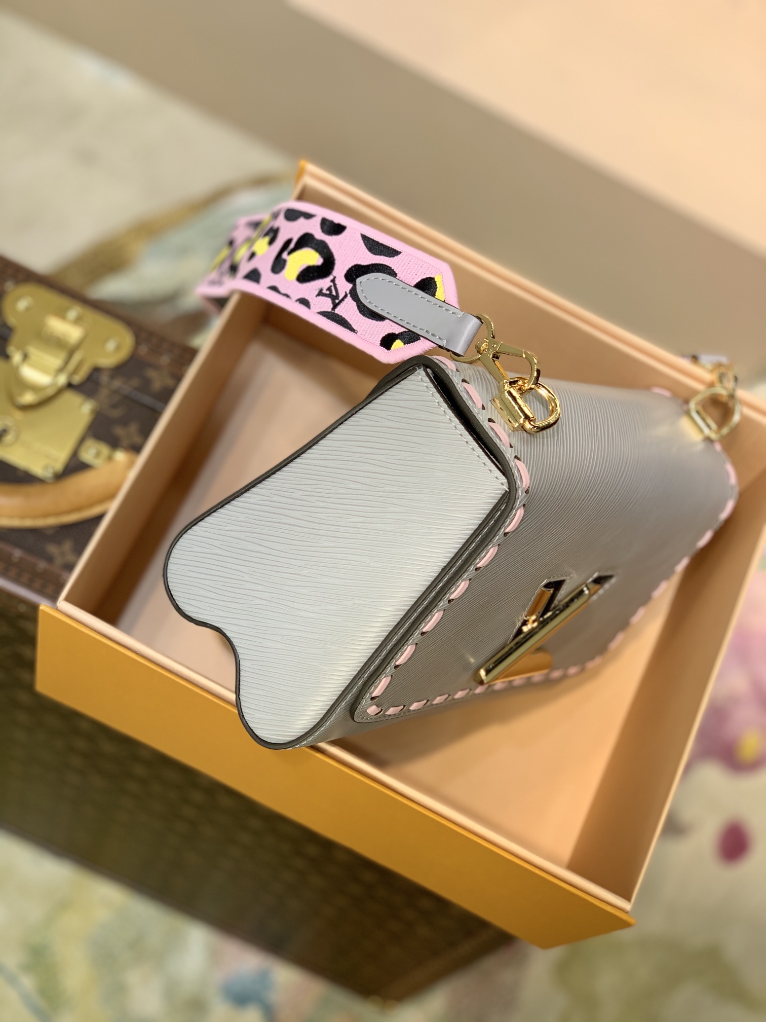Louis Vuitton LV Twist MM bag M58606