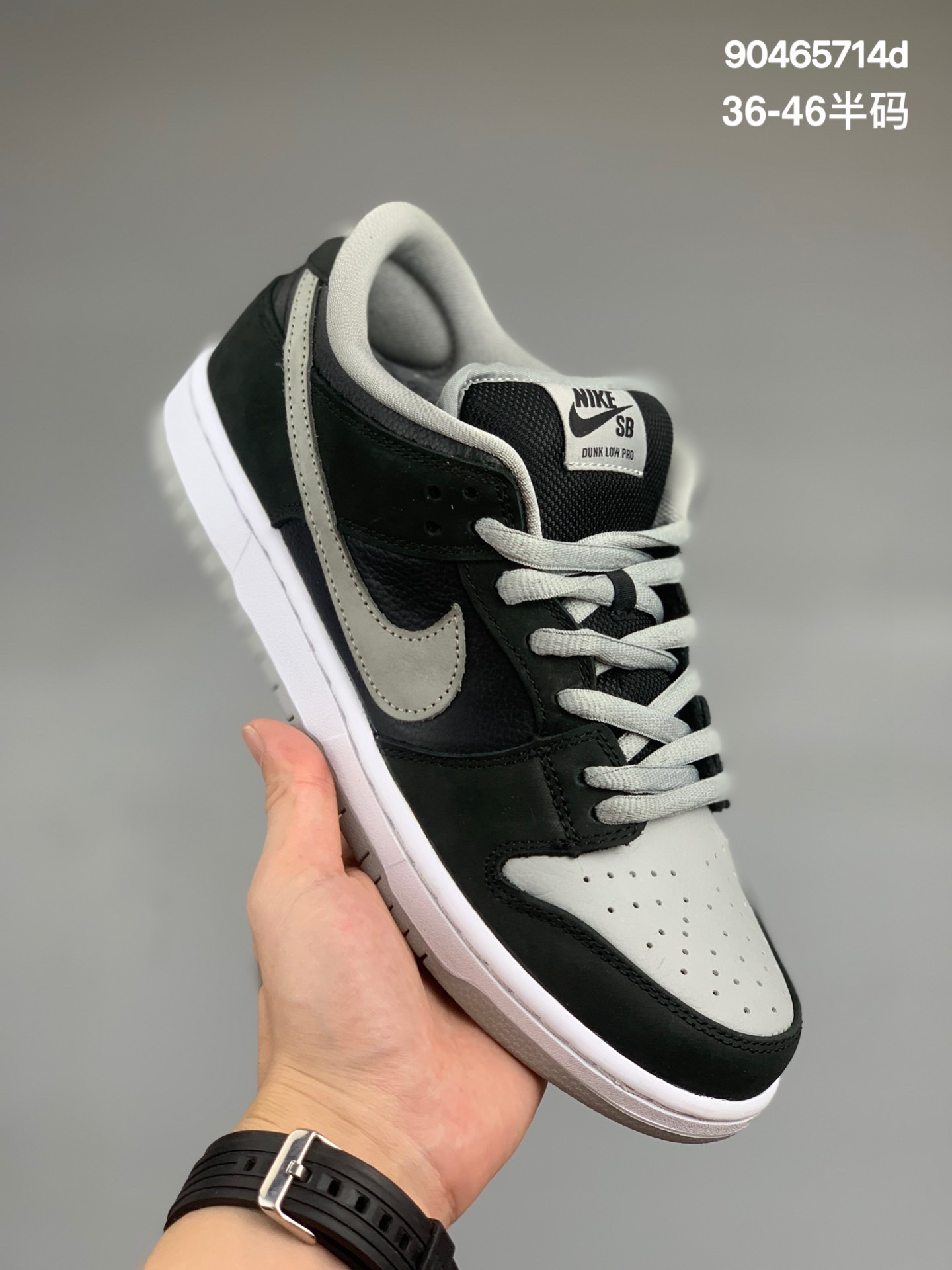 
耐克/Nike SB Dunk LOW XJ 扣篮系列复古低帮休闲运动滑板板鞋.采用脚感柔软舒适ZoomAir气垫，有效吸收滑板等极限运动在落地时带来的冲击力，为街头运动者们提供更好的保护 货号：BQ6817-800
Size：36 36.5 37.5 38 38.5 39 40 40.5 41 42 42.5 43 44 45 46
编码:90465714d