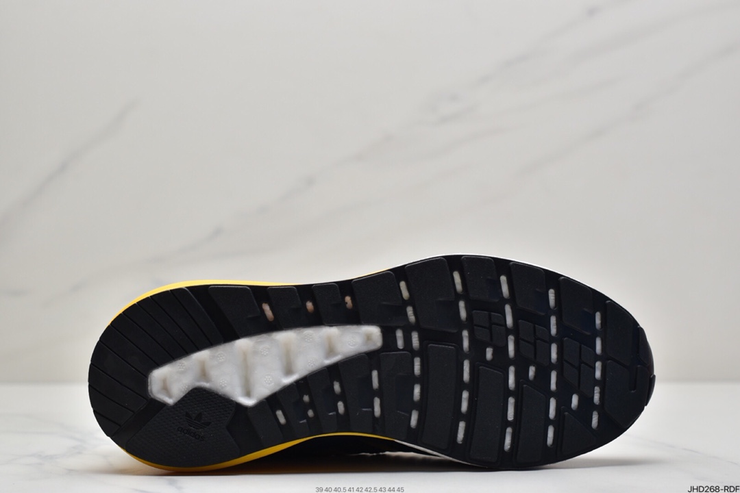 190 阿迪达斯AD Originals ZX 2K Boost 2.0采用科技风设计GZ8283