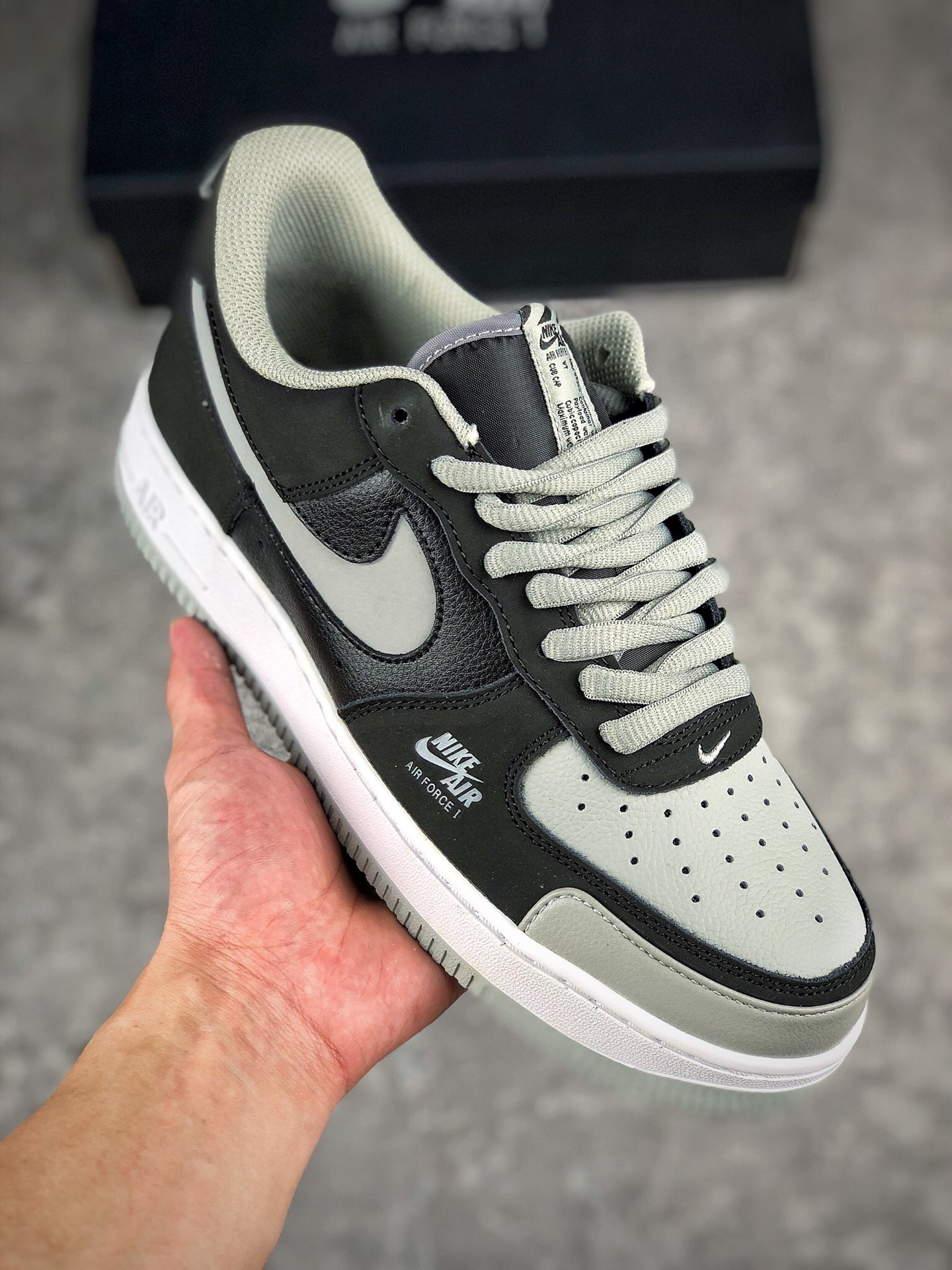  支持放店
Nike Air Force 1 LV8 Utility 影子灰 3M反光
唯一正确版本 实拍首发
革新演绎元年经典 全新出众细节向黑人历史月致敬，同时忠实承袭让元年款备享赞誉的全掌  型缓震设计。
货号：CV3039-100
Size：36 36.5 37.5 38 38.5 39 40 40.5 41 42 42.5 43 44 44.5 45