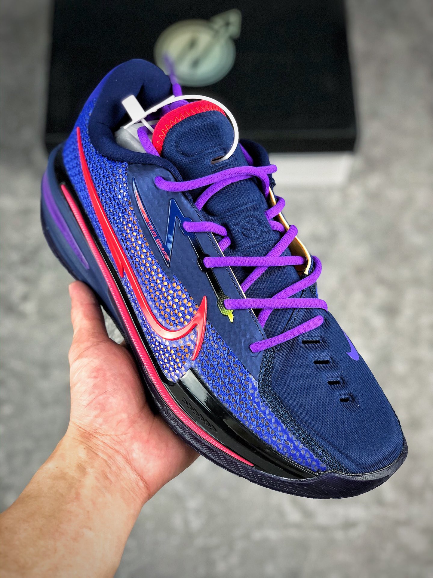  终端放店
耐克 NIKE AIR ZOOM G.T. CUT EP 篮球鞋 
货号：CZ0176-100 大学红
Nike Air Zoom GT系列一切的设计都是为了性能服务，球场才是它的最好归宿。“GT”是“Greater Than”的缩写，Nike此次的命名或许也解释了我们小标题的疑问——超越Hyperdunk系列，成为新的实战之王。
尺码：40 40.5 41 42 42.5 43 44 44.5 45