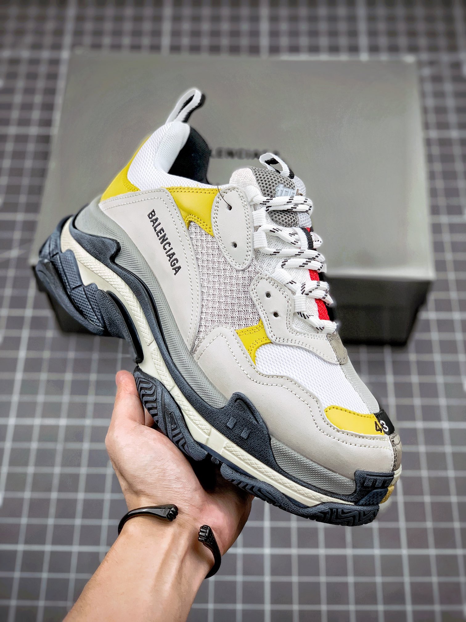 ✈️Balenciaga Triple S gris claro amarillo gris rojo Balenciaga pura versión original hecha en Italia💯 Fuente correcta …