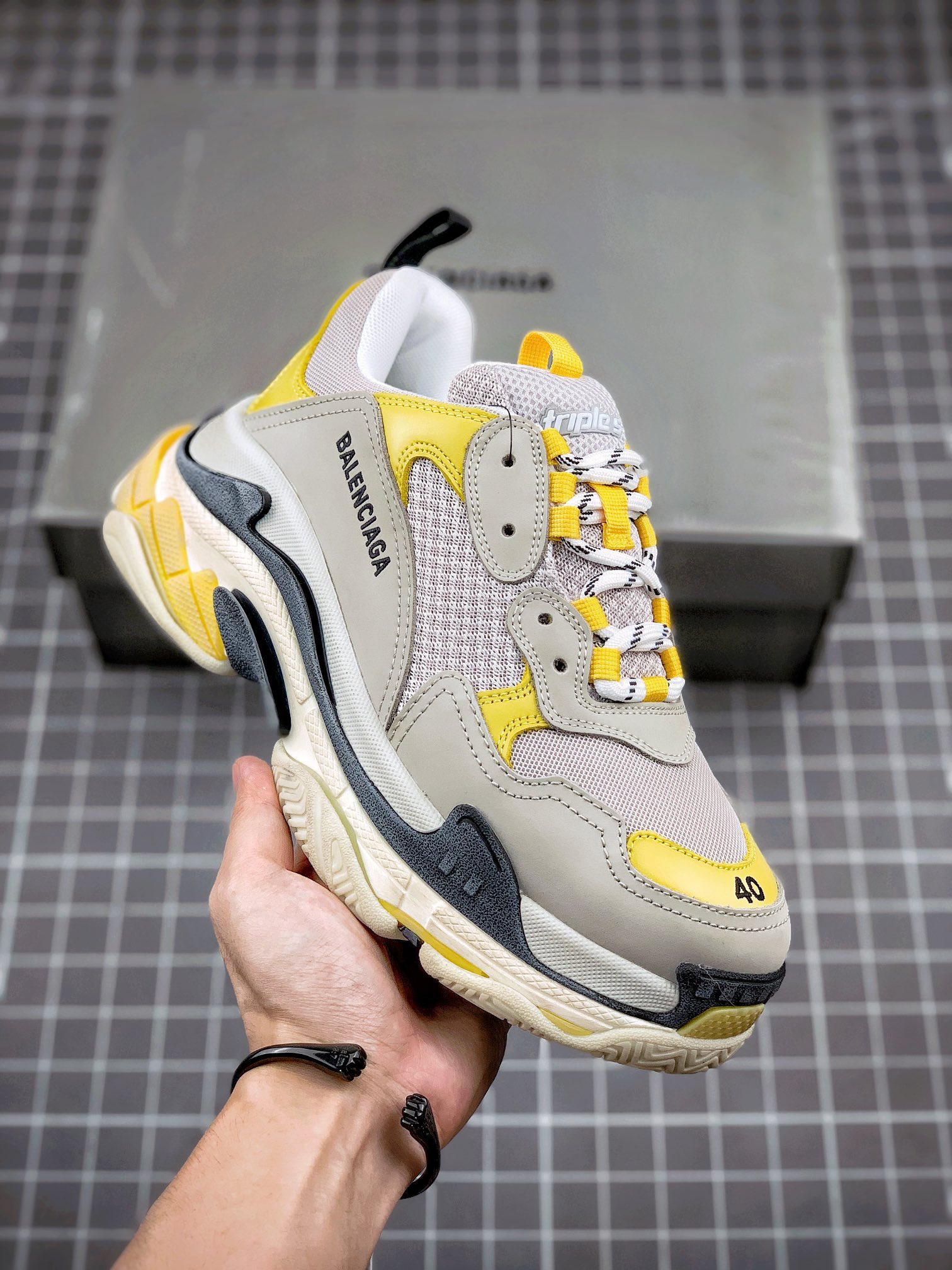 ✈️Balenciaga Triple S nuevo gris claro amarillo Balenciaga pura versión original hecha en Italia 💯 Fuente correcta bor…