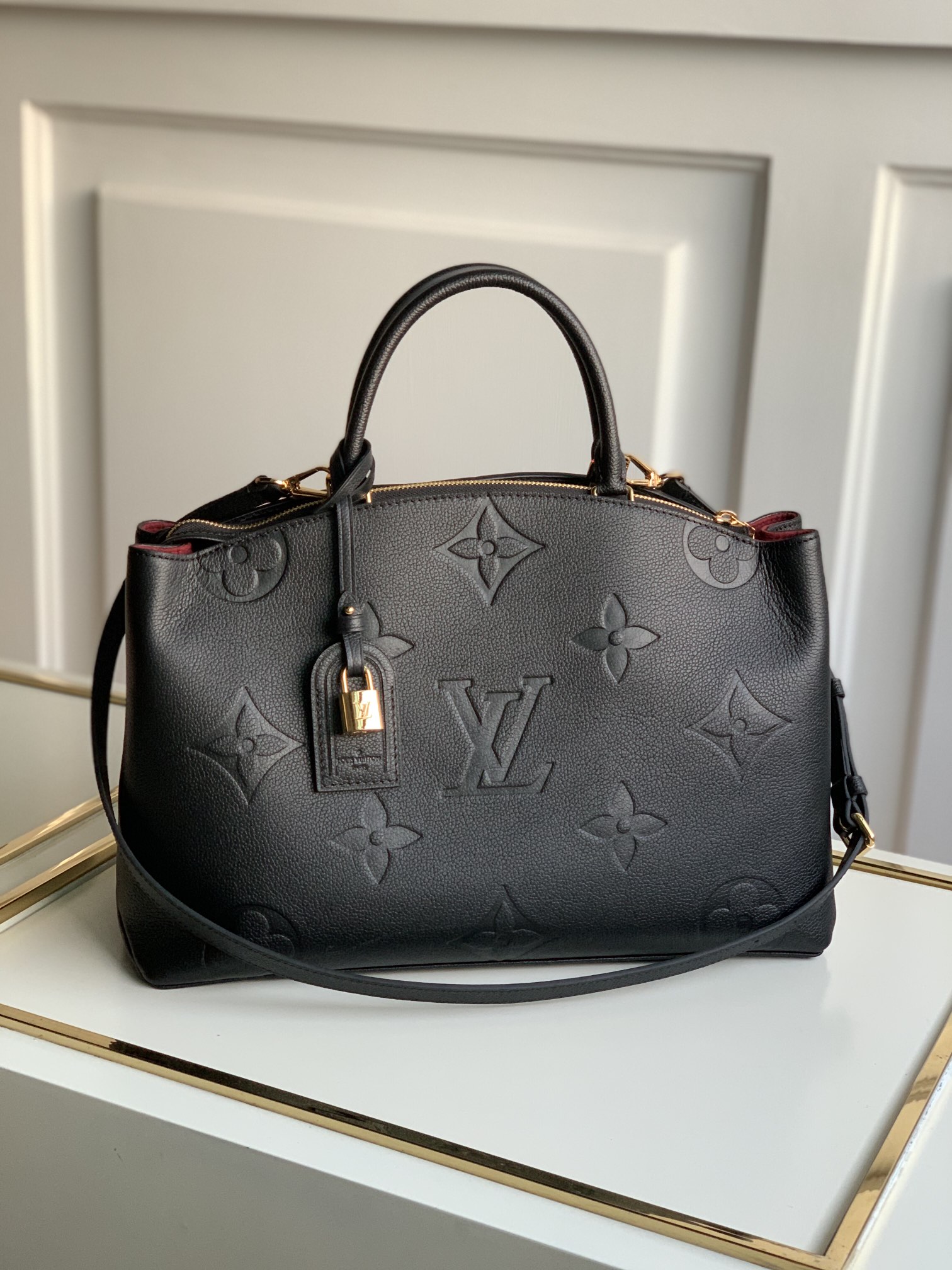 모노그램 엠프레인트 양각 무늬 소가죽 및 무늬가 있는 소가죽 Louis Vuitton Bag