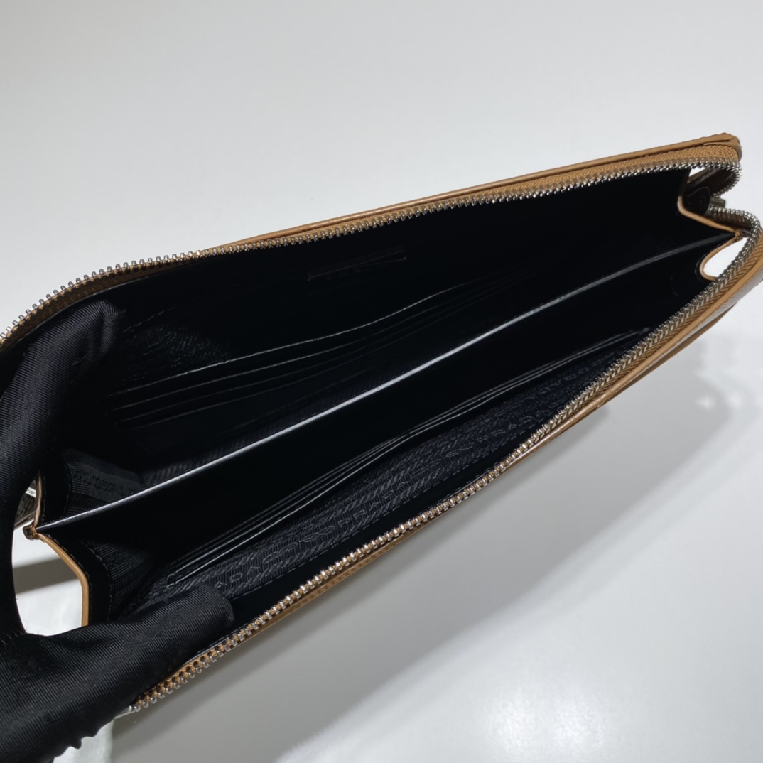 PRADA普拉达Saffiano皮革男士新款手拿包2VF019