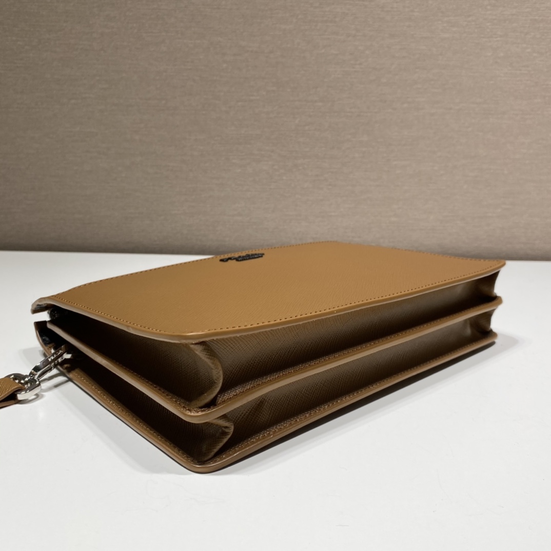 PRADA普拉达Saffiano皮革男士新款手拿包2VF019