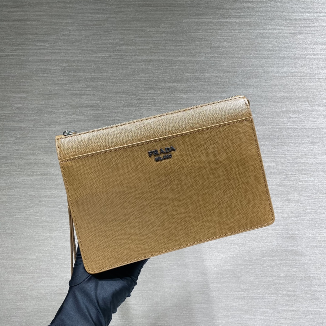 PRADA普拉达Saffiano皮革男士新款手拿包2VF019