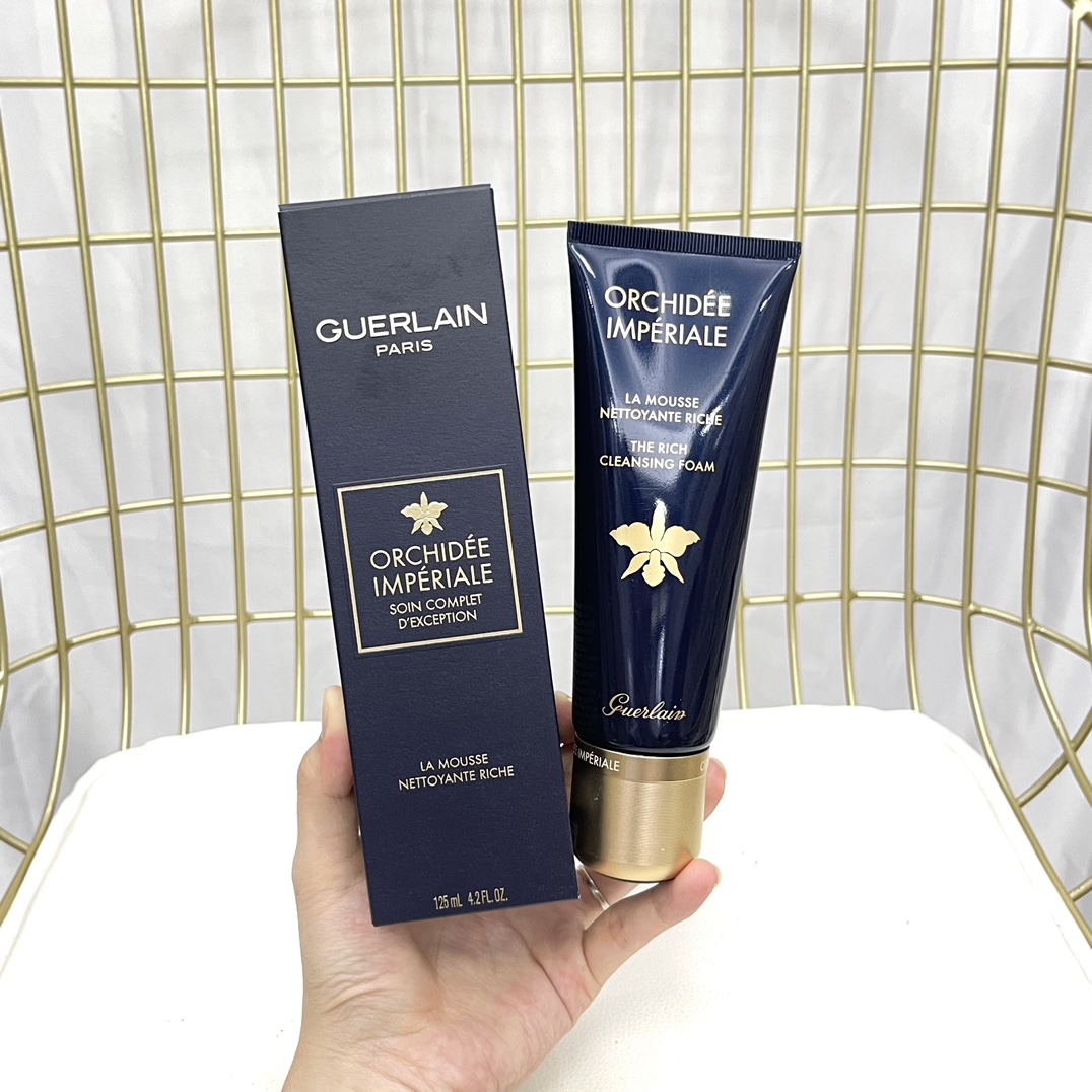 Limpiador facial Guerlain Orchidée Impériale 125ml! Contiene energía de orquídea dorada con propiedades revitalizantes,…