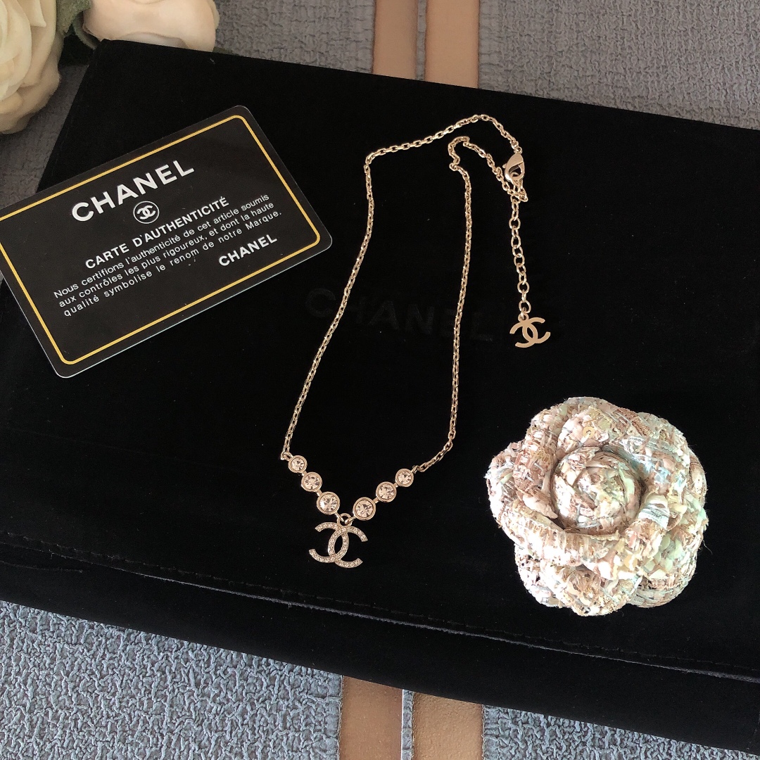NO:100947,New Ch@nel necklace with YYDS, it is so hot that it is so beautiful that it is suffocating. New autumn and winter style, full of texture, high-end customization, a must-have for fashionable ladies, highlighting the aura, huge and small face, Chanel earrings, chanel, necklace19860909新款Ch@nel 项链 搭配YYDS 火到炸裂 美到窒息 秋冬新款 质感满满 高级定制 时髦小姐姐必备 凸显气场 巨显脸小,香奈儿耳钉,chanel,necklace,Jewelry