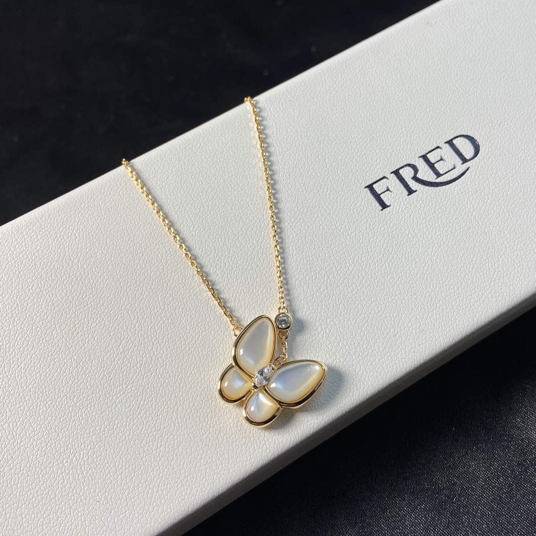 NO:102066,vca Tow Butterfly natural white fritillary butterfly necklace cherished design style, three-dimensional and simple shape, the middle urethra shines dazzling butterfly 45 tilt wearing effect interprets the beauty of the butterfly when flying! Beauty and temperament coexist!, Vac necklace, necklace19860909vca Tow Butterfly天然白贝母蝴蝶项链 所珍爱的设计风格,造型立体简约中间马眼石闪耀夺目蝴蝶45倾斜佩戴效果诠释蝴蝶翩飞时的美态!美丽与气质并存!,Vac项链,necklace,Jewelry