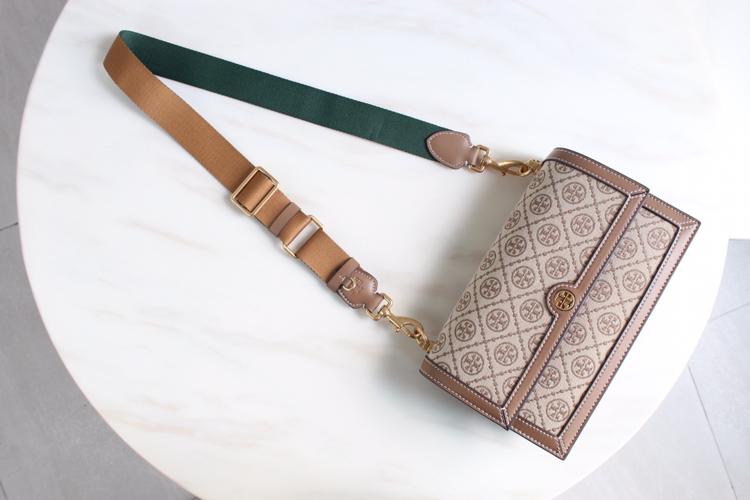 Tory Burch 大号——Tory burch2021 风琴包 设计灵感源自德高宾夕法尼亚人传统缝工艺的 图案