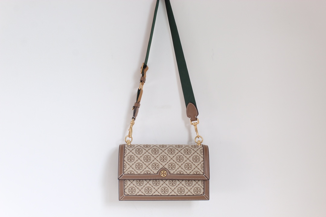 Tory Burch 大号——Tory burch2021 风琴包 设计灵感源自德高宾夕法尼亚人传统缝工艺的 图案