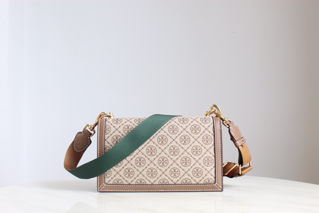 Tory Burch 大号——Tory burch2021 风琴包 设计灵感源自德高宾夕法尼亚人传统缝工艺的 图案