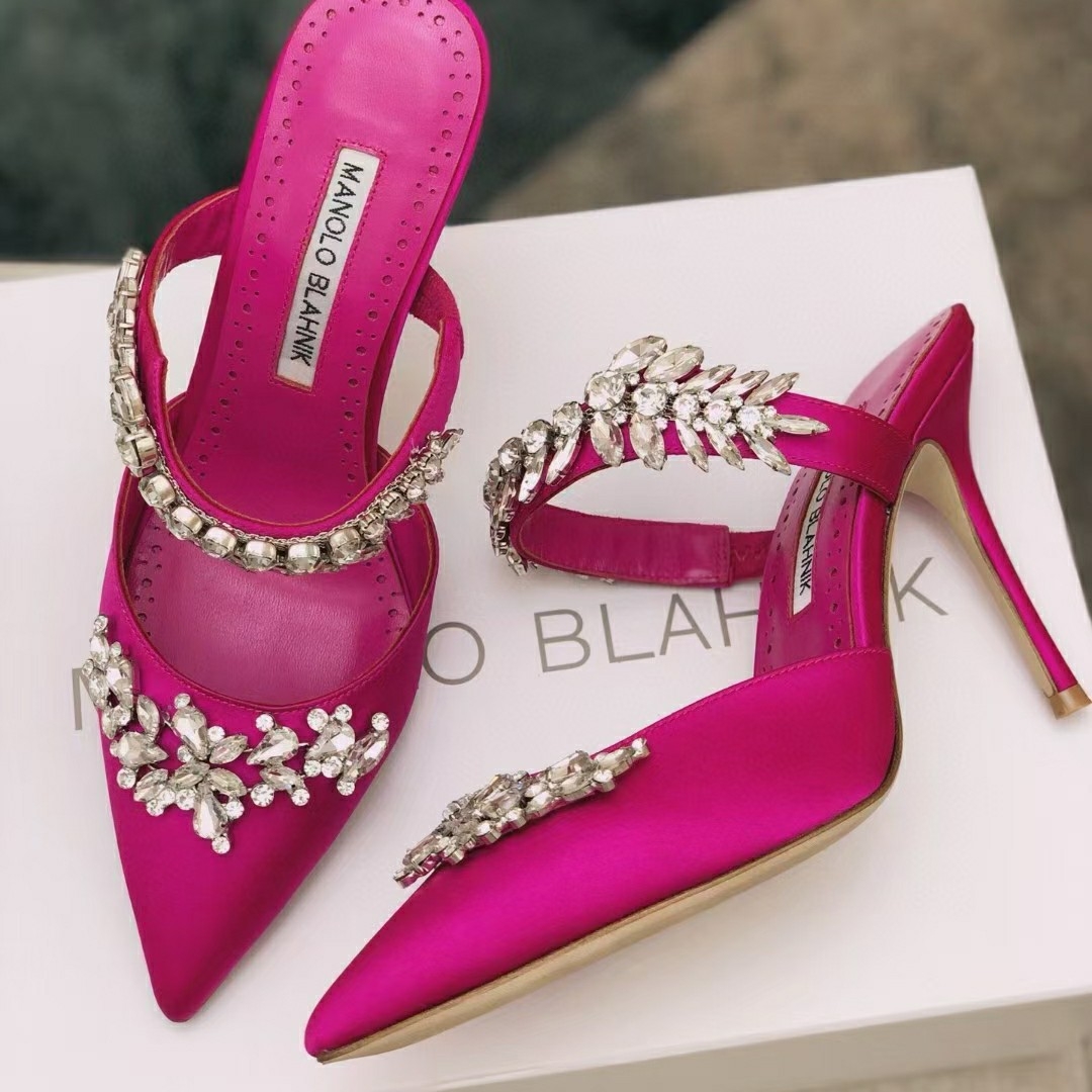 Versión superior [Manolo Blahnik] Mulas clásicas de satén de seda con cristales de Swarovski "LURUM" de 90 mm Four Seas…