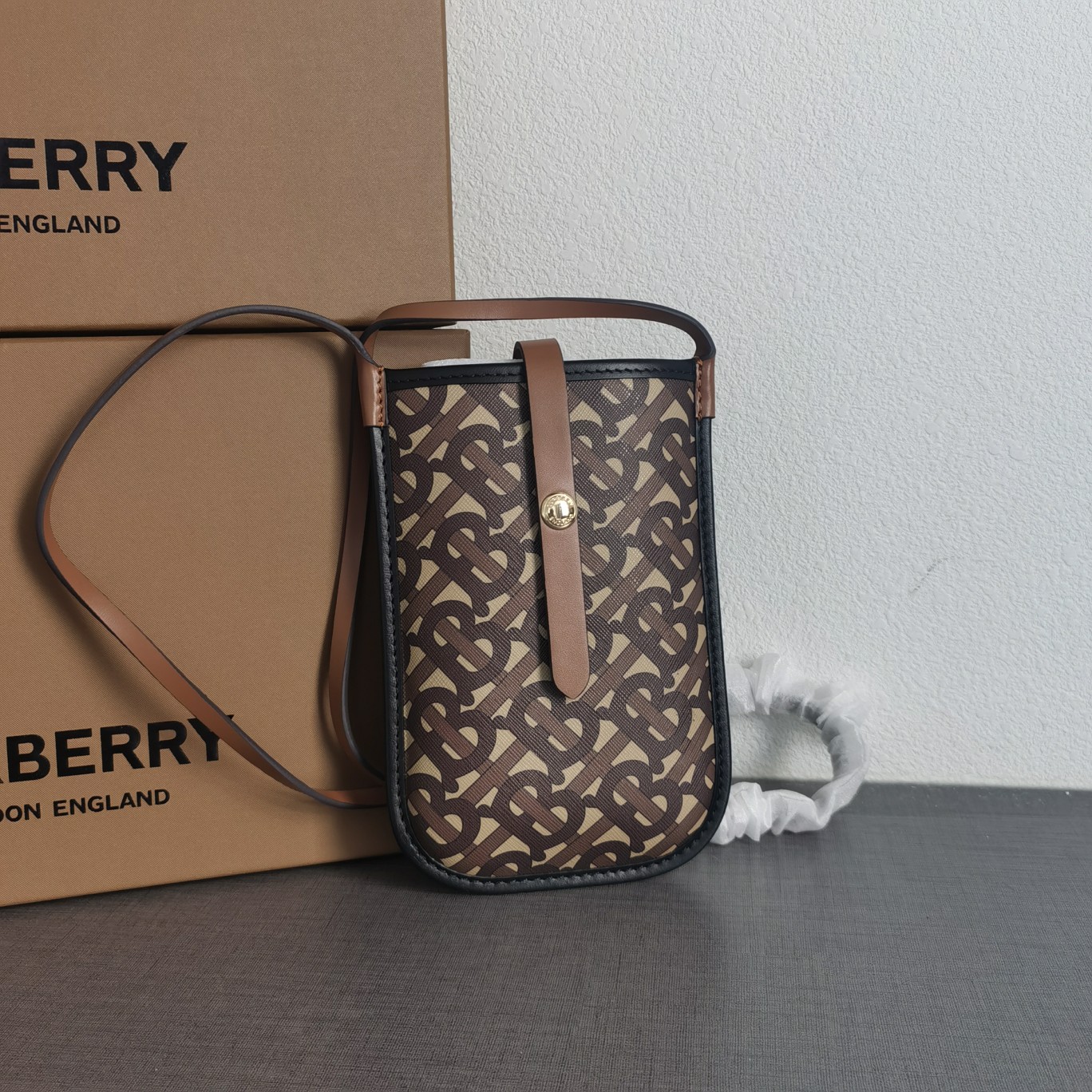 [Burberry Wallets]Mobile phone bag The capacity is still quite considerable Tw