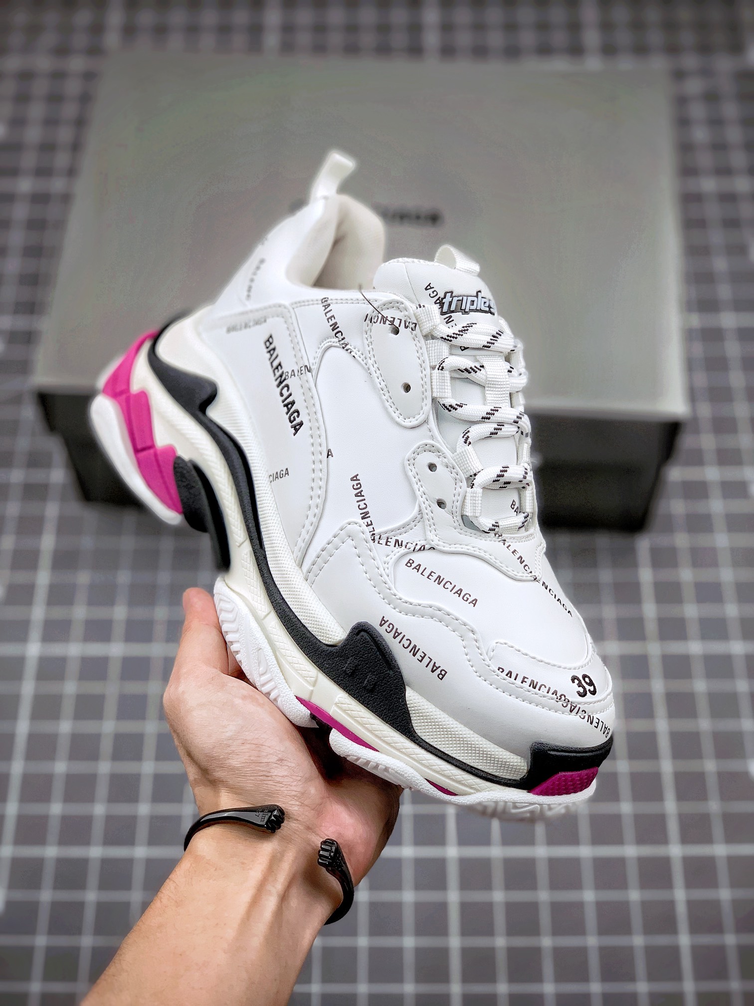 ✈️Balenciaga Triple S blanco y morado de marca compartida Balenciaga pura versión original hecha en Italia💯 Fuente cor…
