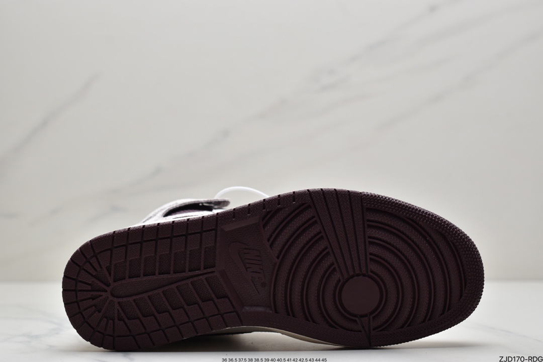 240   Maniere x Air Jordan 1 High OG鞋款DO7097-100