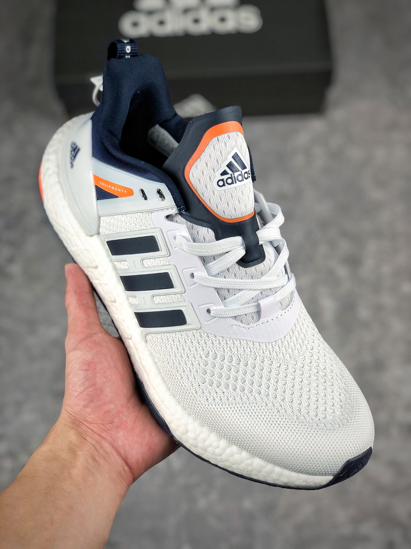  支持放店
阿迪达斯 Adidas Equipment + EQT
系列街头运动慢跑鞋 
新品首发 复古与现代科技的结合
采用原装圆筒呼吸鞋面
市面最为正确Boost高弹大底
全新别致三条纹饰面
官方货号: H02759QF
SIYE：36 36.5 37 38 38.5 39 40 40.5 41 42 42.5 43 44 45