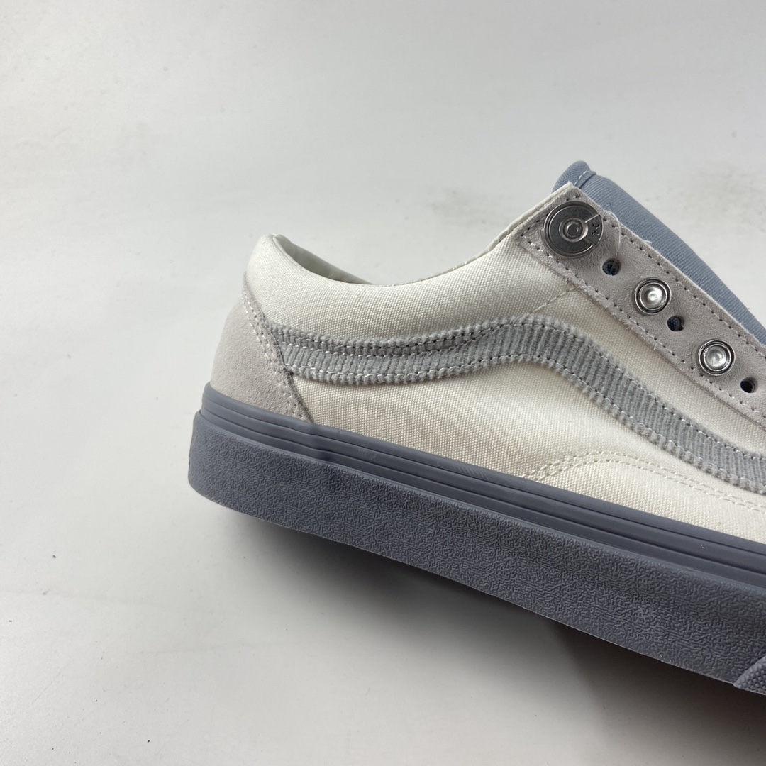 P160  C2H4 x Vans  ”RelicStone”Old Skool白蓝色侧边条纹板鞋 VN0A7Q2J628