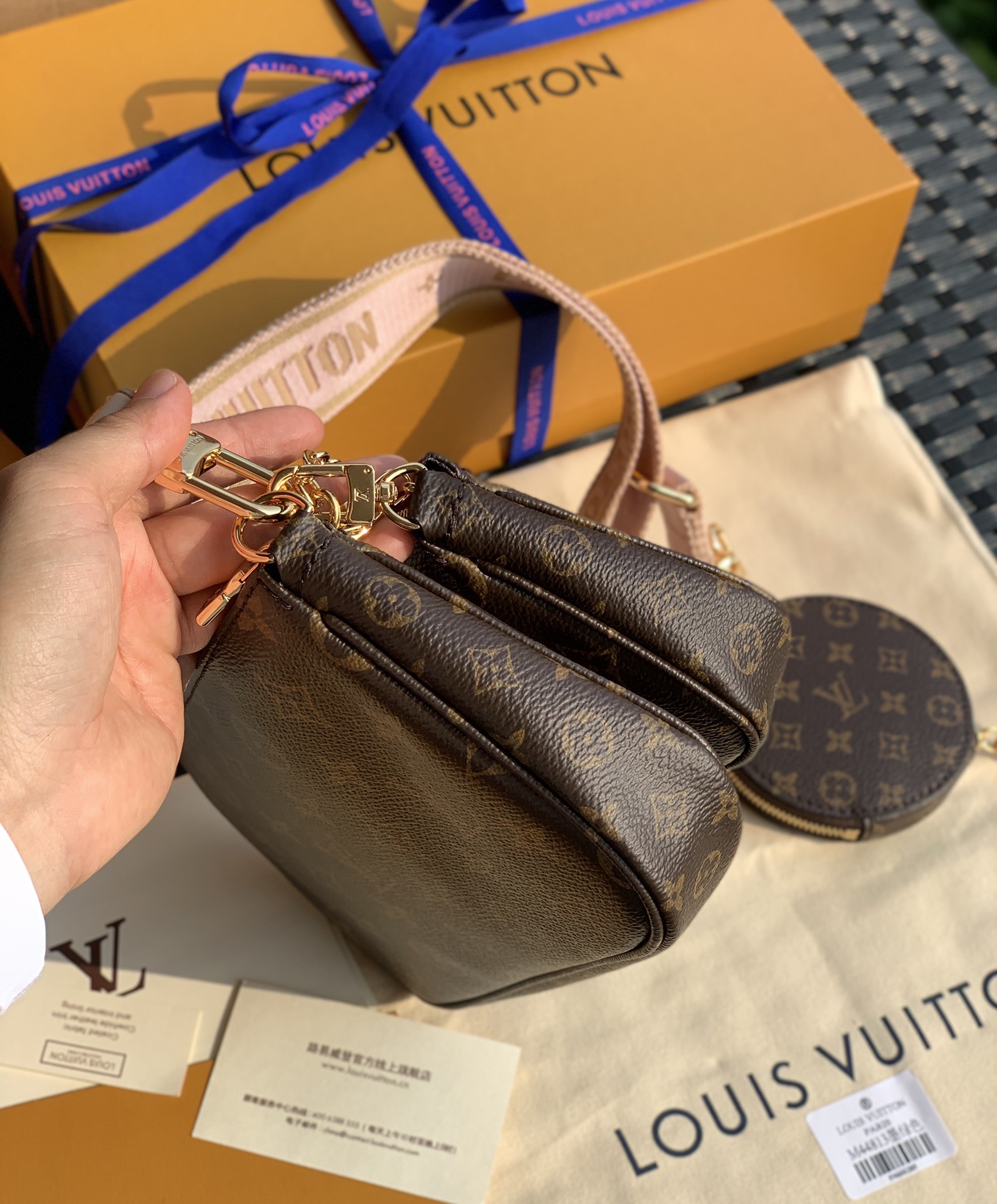 🌼 m44840尺寸：24 x 13.5 x 4 cm 粉色！渠道正品Multi 🌼Pochette A