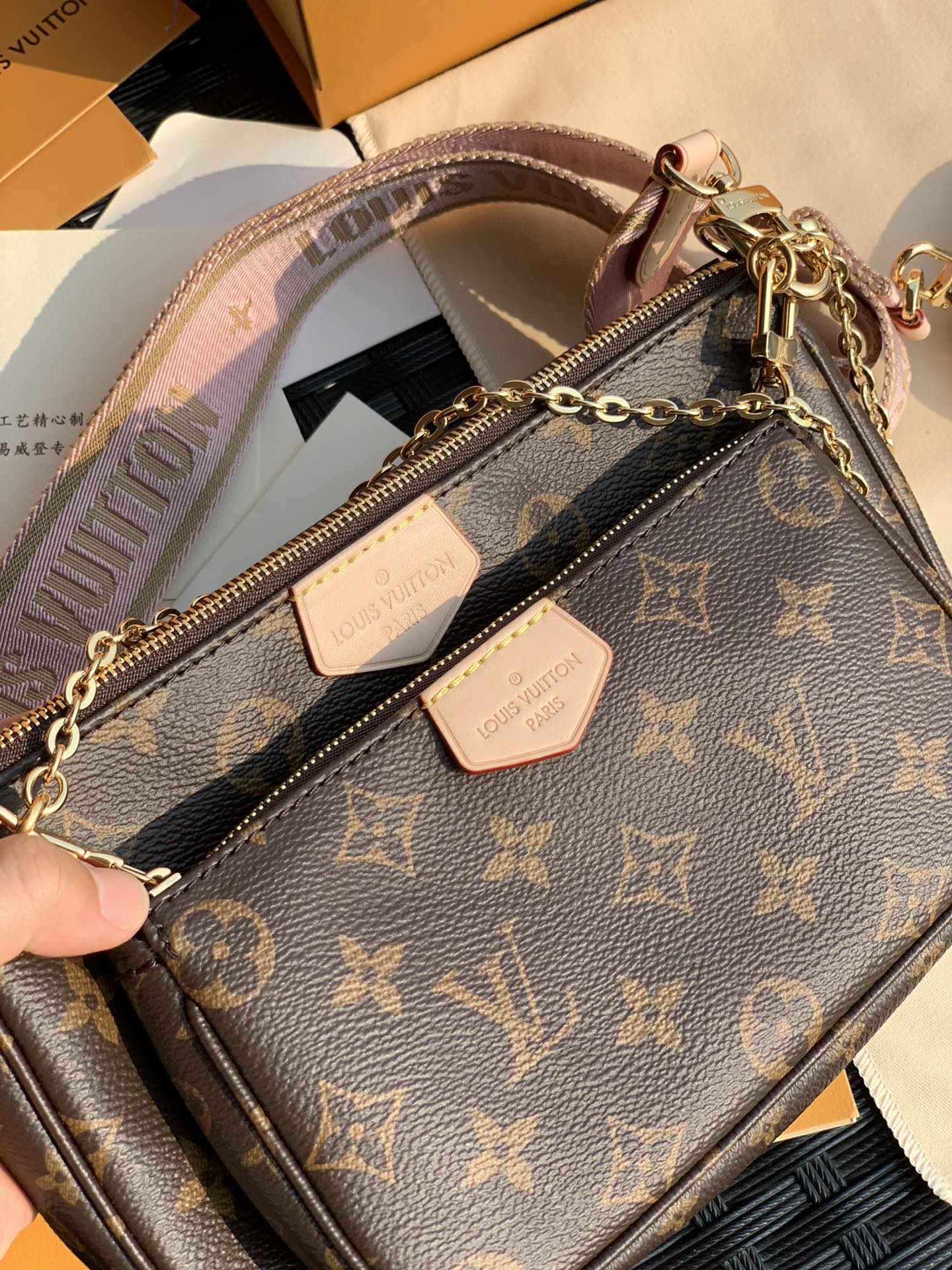 🌼 m44840尺寸：24 x 13.5 x 4 cm 粉色！渠道正品Multi 🌼Pochette A