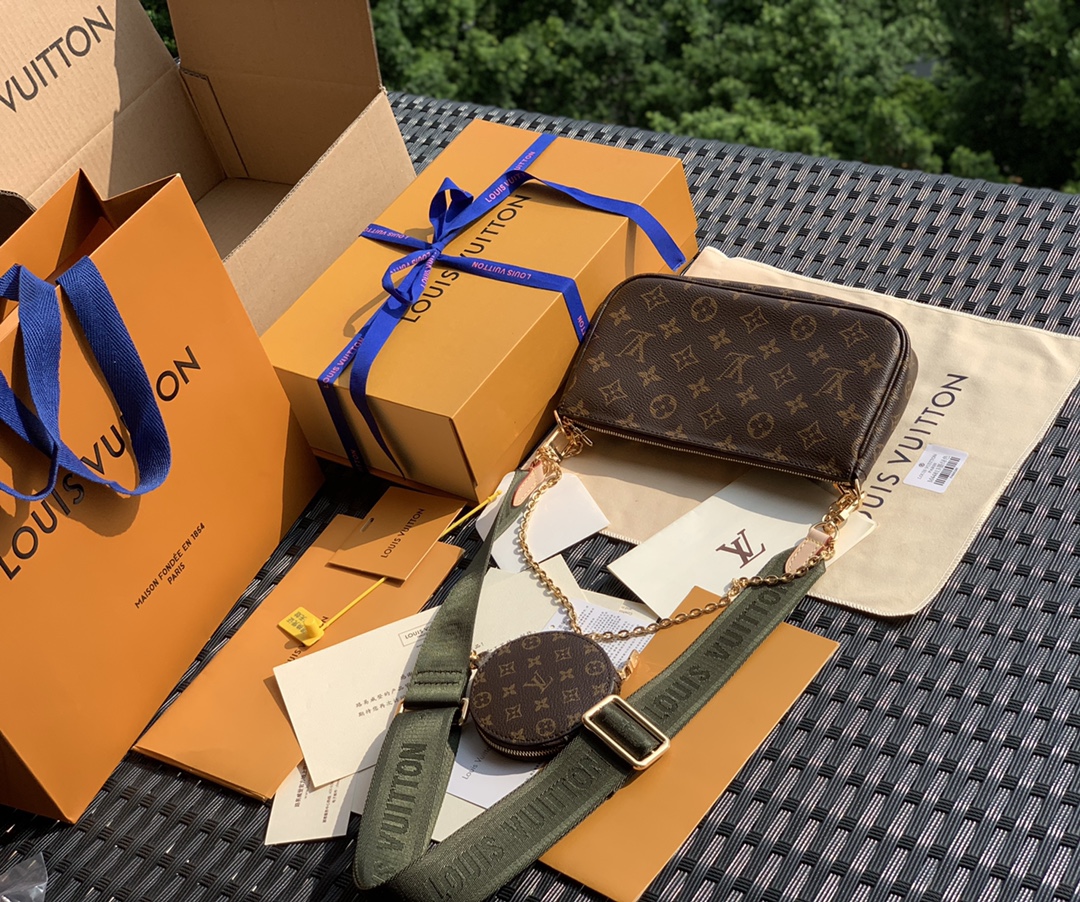 🌼 m44813尺寸：24 x 13.5 x 4 cm 绿色说一下这款 L*V的麻将包从开卖到至今，就占