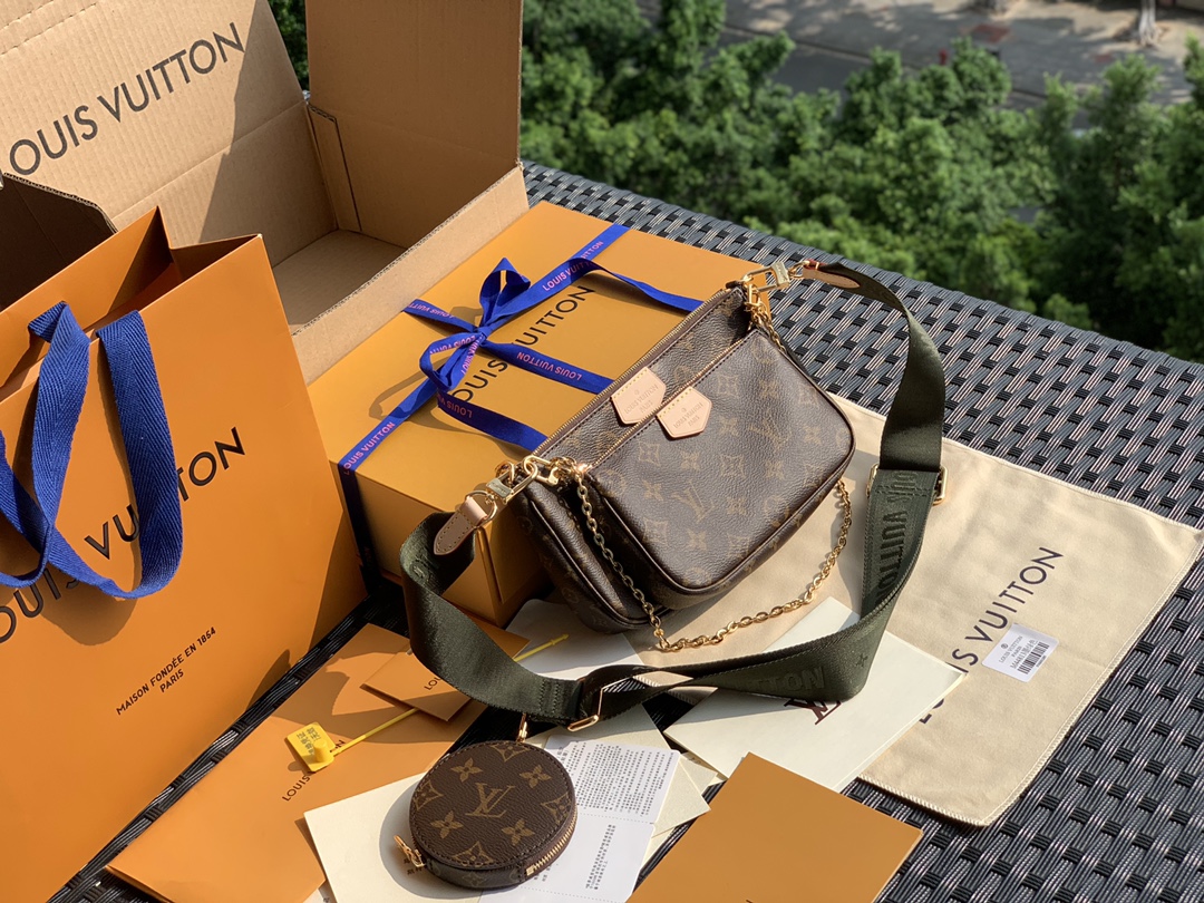 🌼 m44813尺寸：24 x 13.5 x 4 cm 绿色说一下这款 L*V的麻将包从开卖到至今，就占