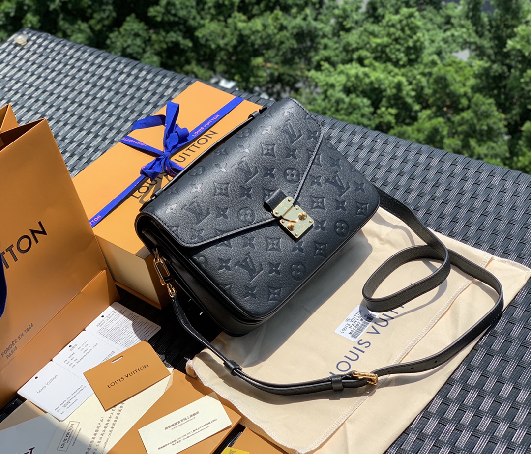 🌼 m41487尺寸25 x 19 x 7cm 🌼POCHETTE MÉTIS 邮差包，一上市就成了当季