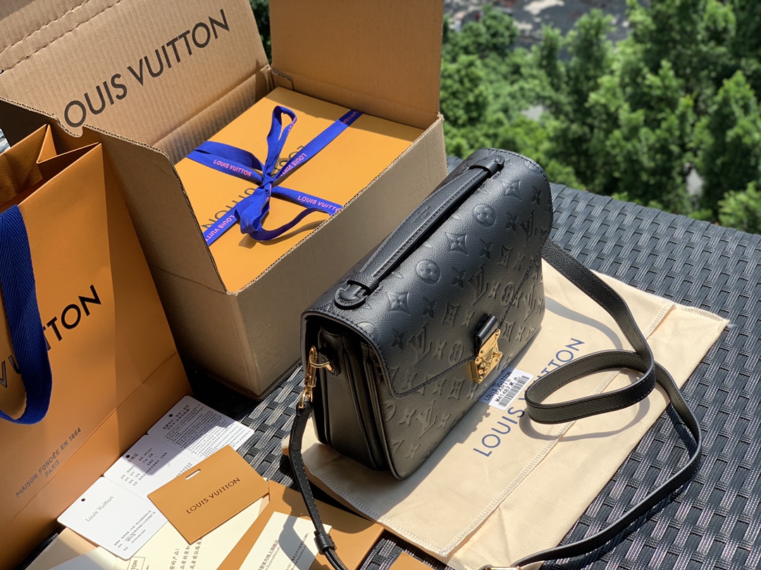 🌼 m41487尺寸25 x 19 x 7cm 🌼POCHETTE MÉTIS 邮差包，一上市就成了当季