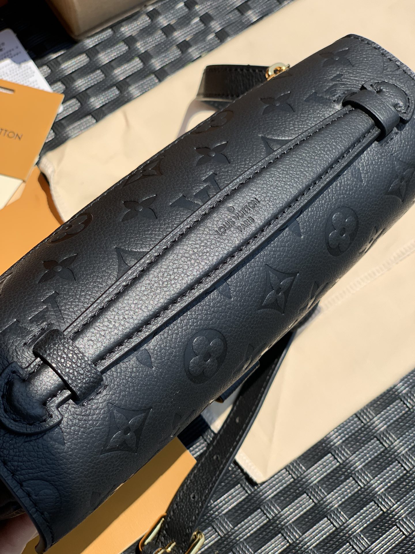 🌼 m41487尺寸25 x 19 x 7cm 🌼POCHETTE MÉTIS 邮差包，一上市就成了当季