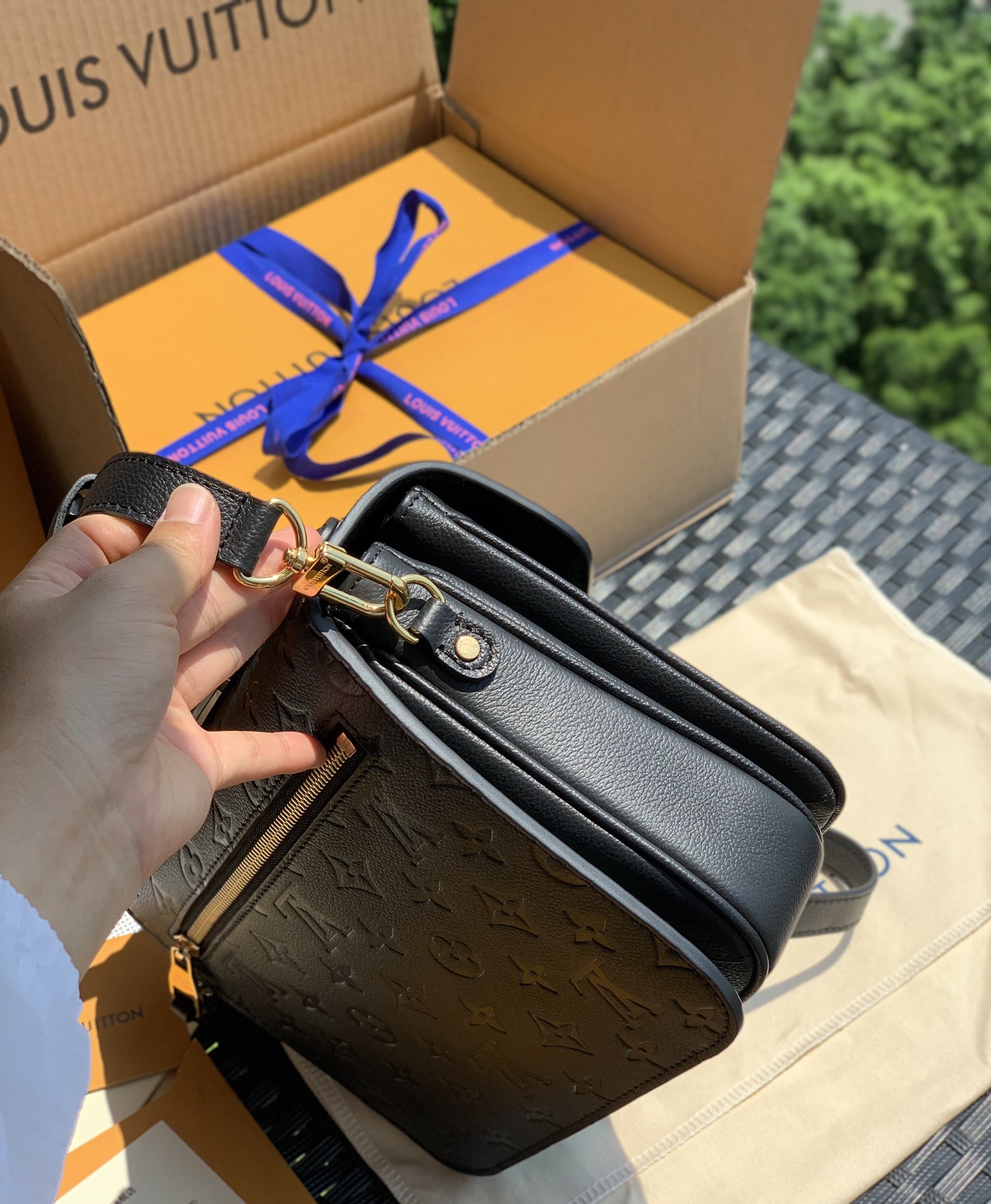 🌼 m41487尺寸25 x 19 x 7cm 🌼POCHETTE MÉTIS 邮差包，一上市就成了当季