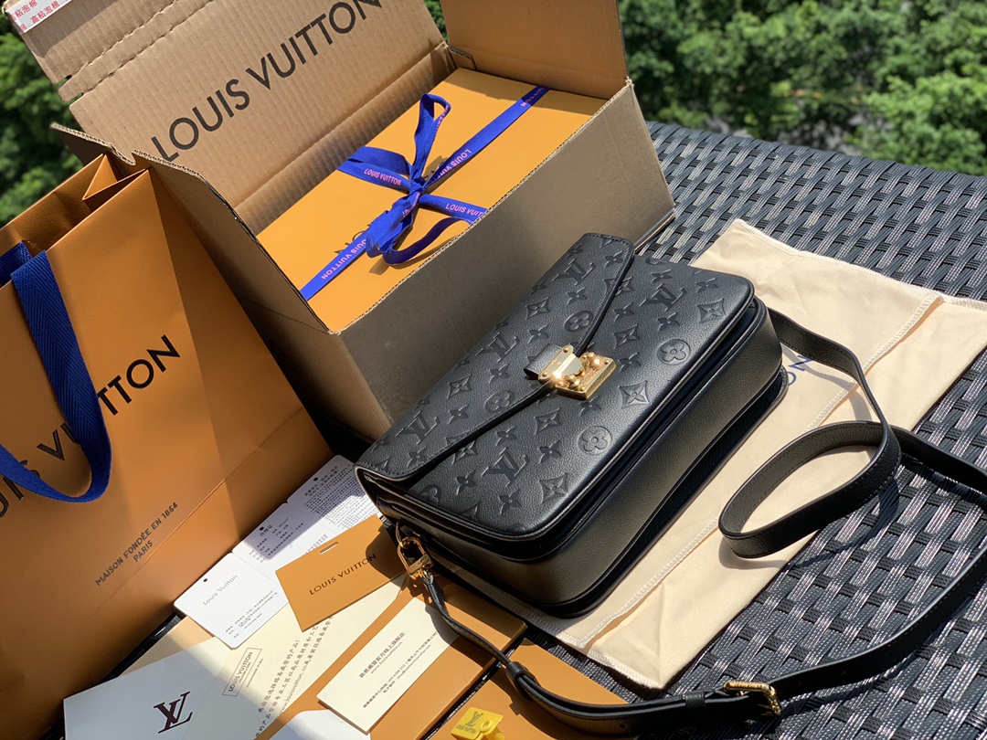 🌼 m41487尺寸25 x 19 x 7cm 🌼POCHETTE MÉTIS 邮差包，一上市就成了当季