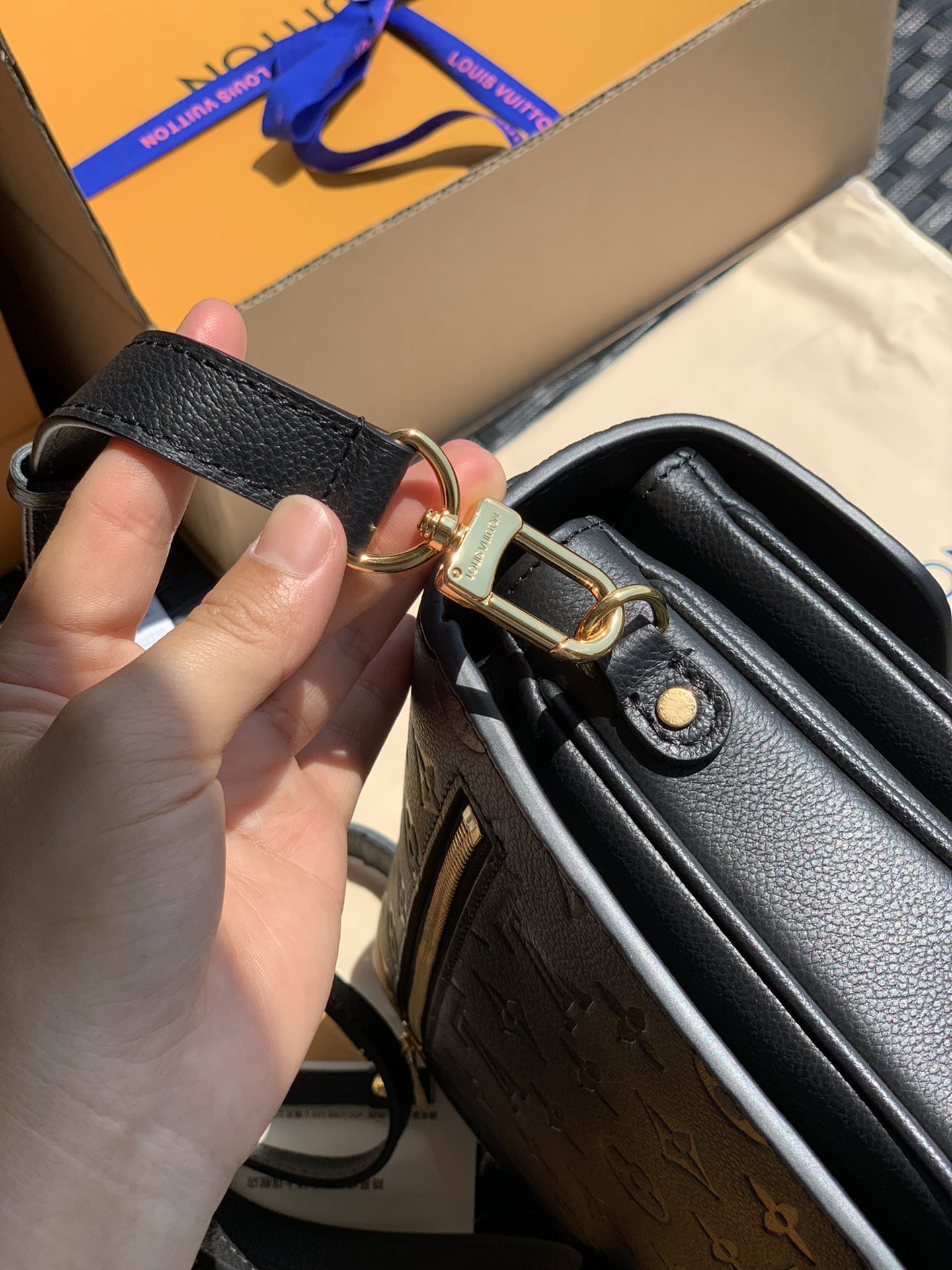 🌼 m41487尺寸25 x 19 x 7cm 🌼POCHETTE MÉTIS 邮差包，一上市就成了当季