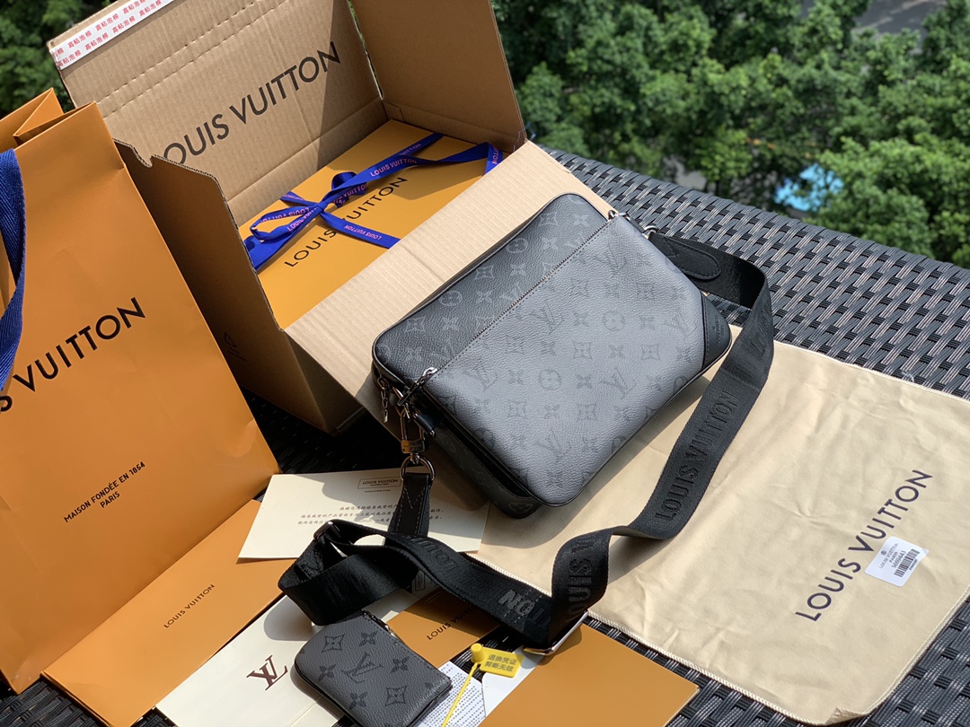 🌼 m69443尺寸25 x 18.5 x 7 cm Trio黑武士三合一男士邮差包!!由 Monogr