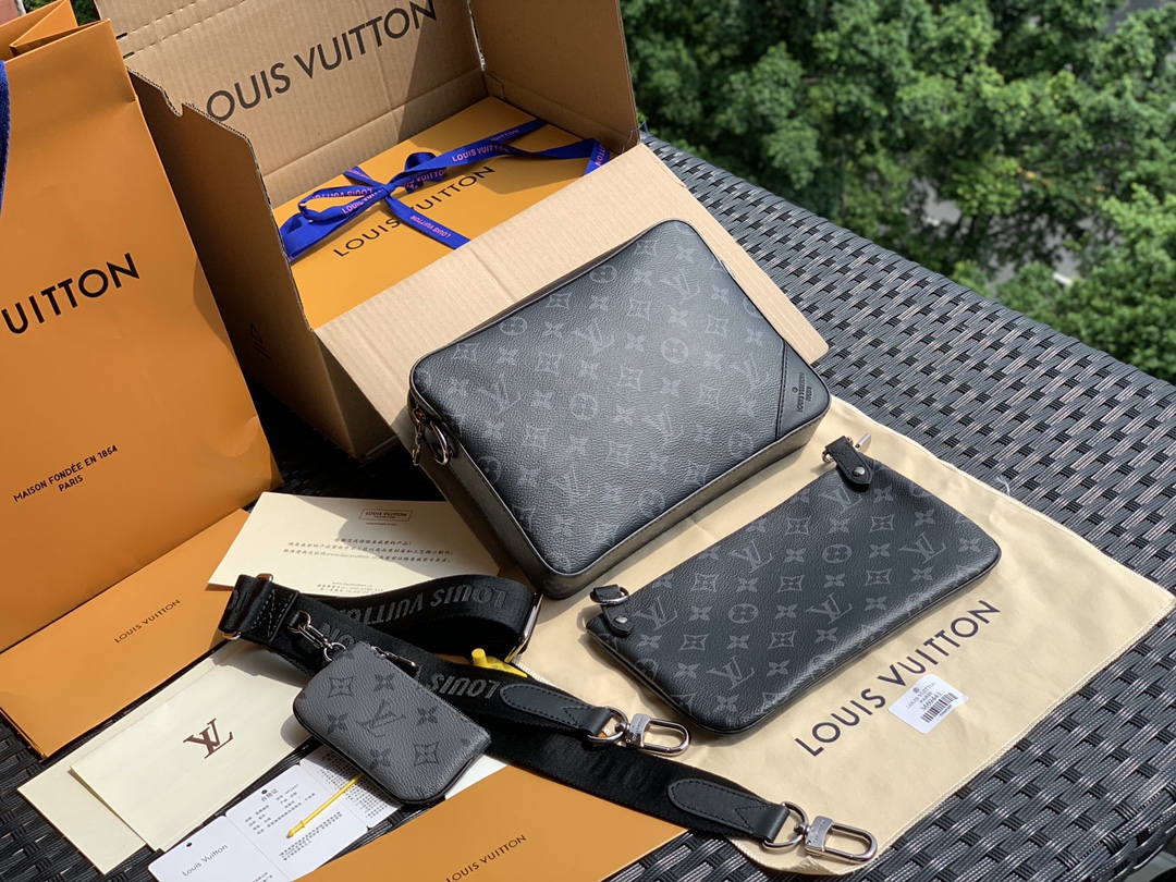 🌼 m69443尺寸25 x 18.5 x 7 cm Trio黑武士三合一男士邮差包!!由 Monogr