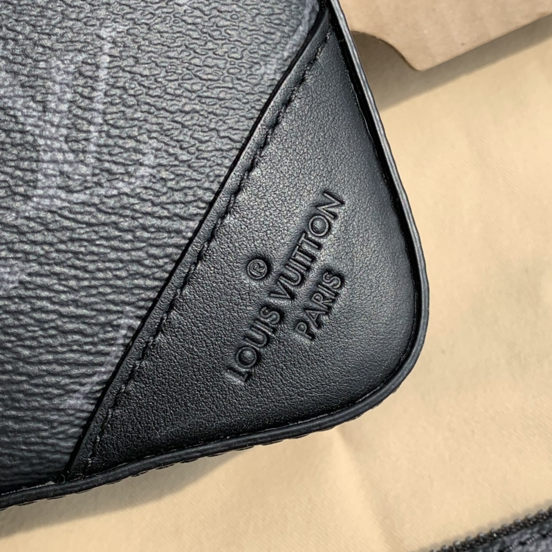 🌼 m69443尺寸25 x 18.5 x 7 cm Trio黑武士三合一男士邮差包!!由 Monogr