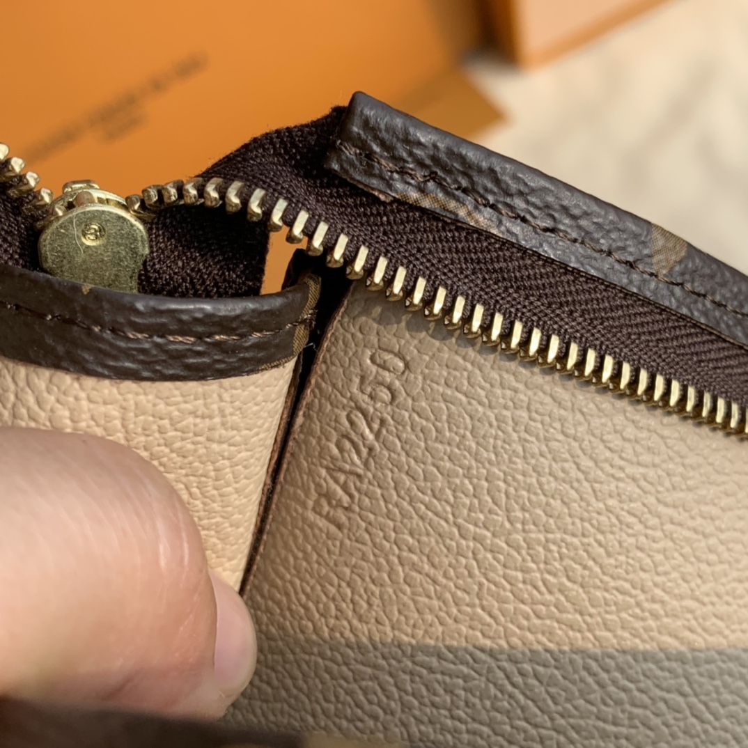 非市场普通货 进口皮料半钢五金 m47542尺寸25 x 20 x 5.5 cm Monogram老花帆